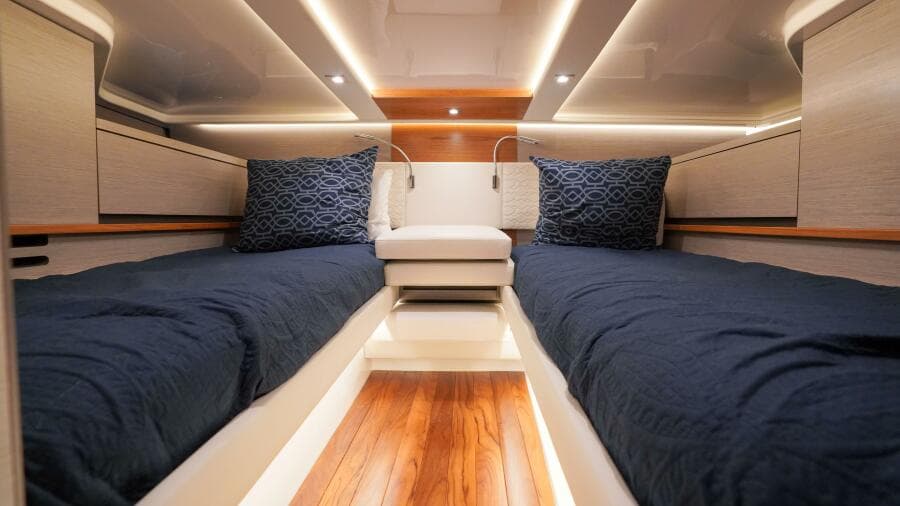 2024 Tiara Yachts 48 LS