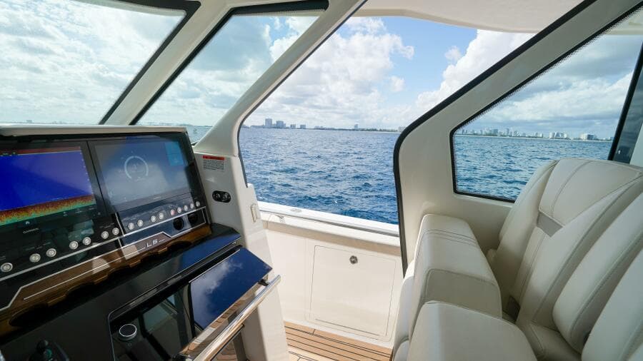 2024 Tiara Yachts 48 LS