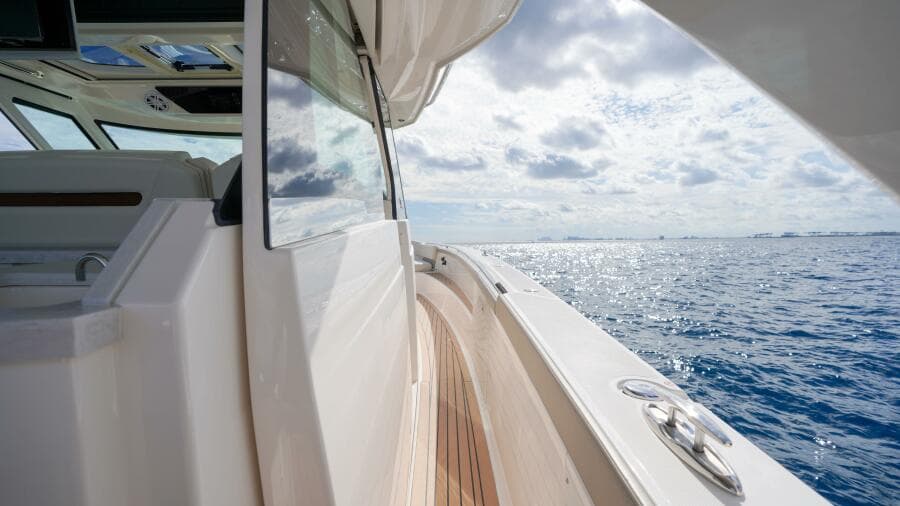 2024 Tiara Yachts 48 LS