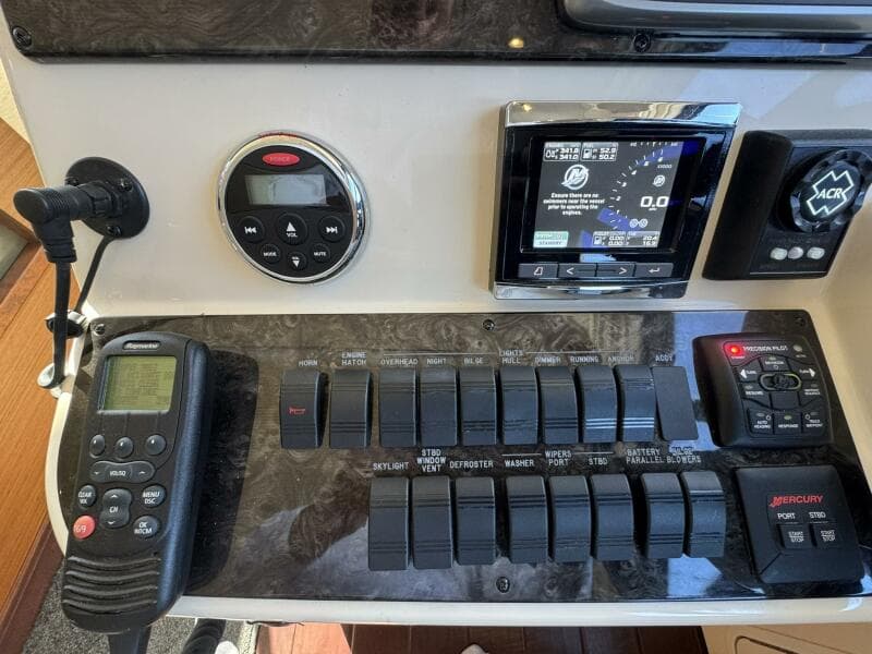 2016 Sea Ray 470 Sundancer 'Lopez Cove II' - Helm Electronics