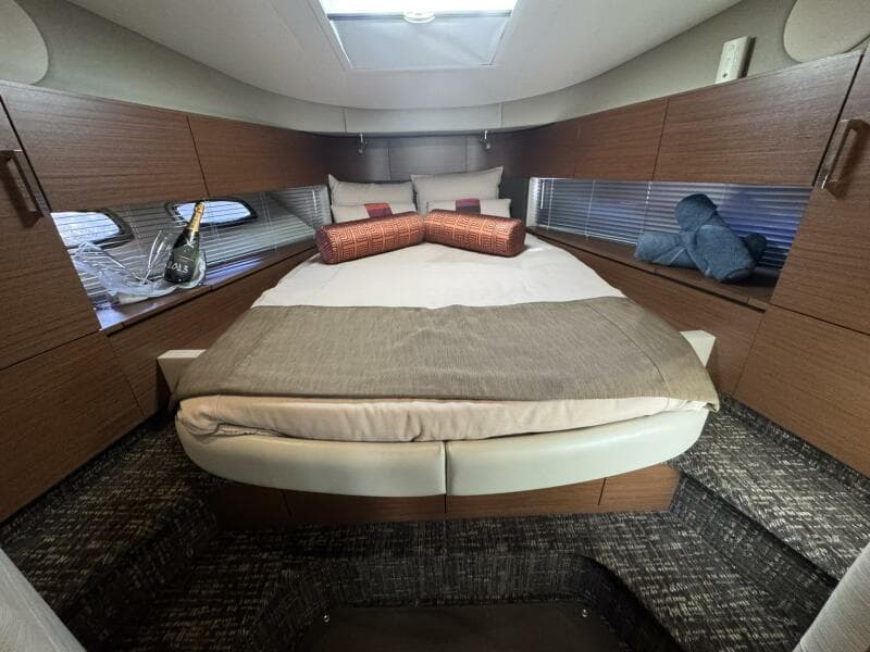 2016 Sea Ray 470 Sundancer 'Lopez Cove II' - VIP Stateroom