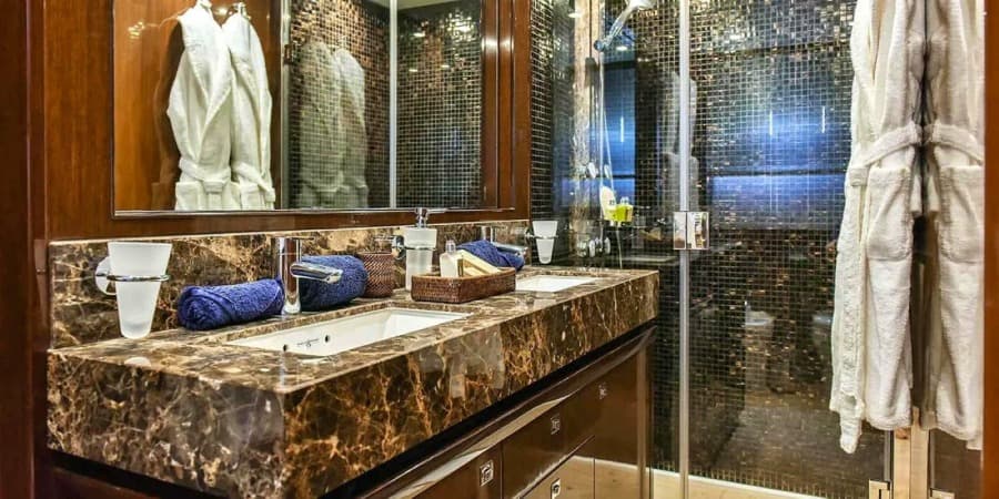 2011 Princess Yachts Princess V85