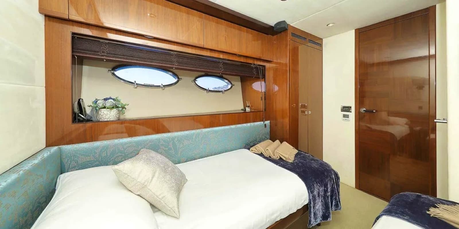 2011 Princess Yachts Princess V85