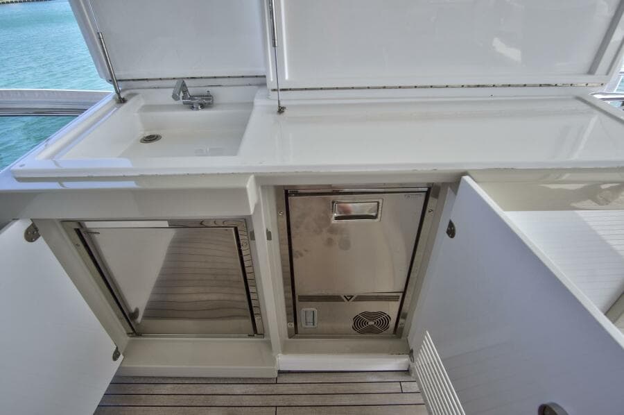 2017 Azimut 72 Flybridge - Photo 9