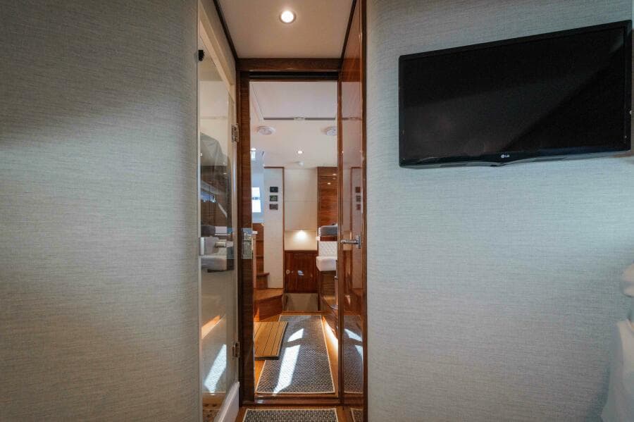 Valhalla 55 - Lucky 24 IV - Cabin