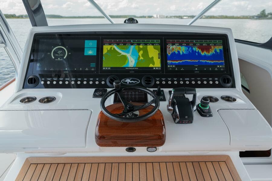 Valhalla 55 - Lucky 24 IV - Helm Station Electronics 