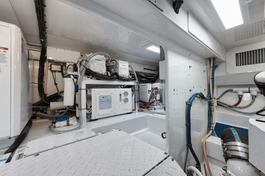 Weaver 60 - Pistol - Engine Room