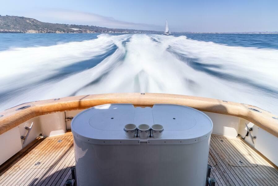 2004 Hatteras 54 Convertible Cockpit