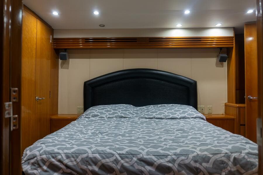 2001 Hatteras 60 Convertible - Sinyorita Salada