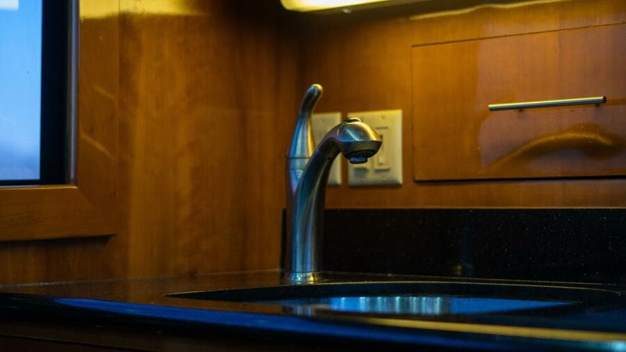 2001 Hatteras 60 Convertible - Sinyorita Salada