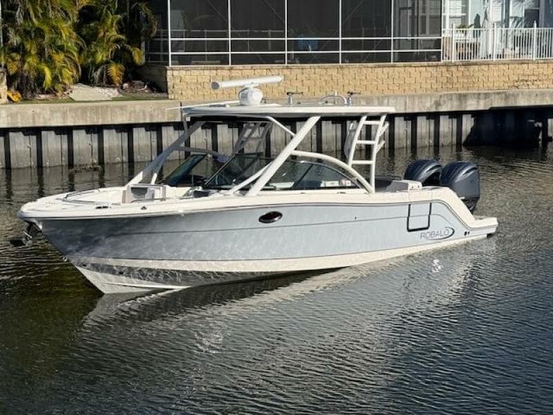 2021 Robalo R317