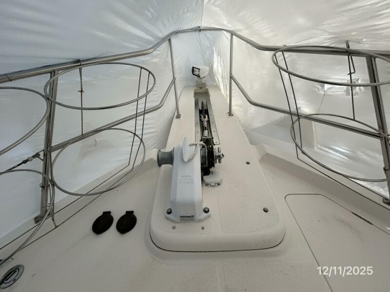 47' Bayliner anchor windlass1
