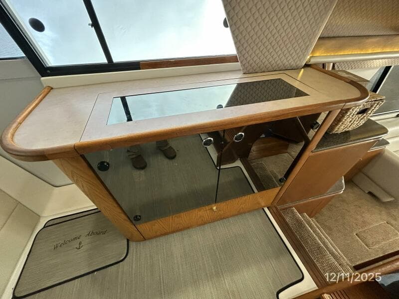 47' Bayliner pilothouse starboard aft