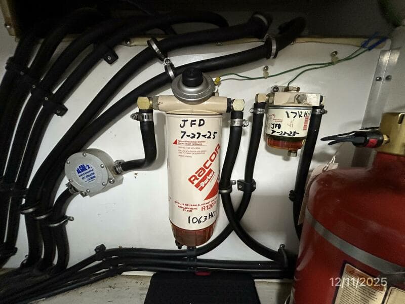 47' Bayliner starboard Racor fuel filter