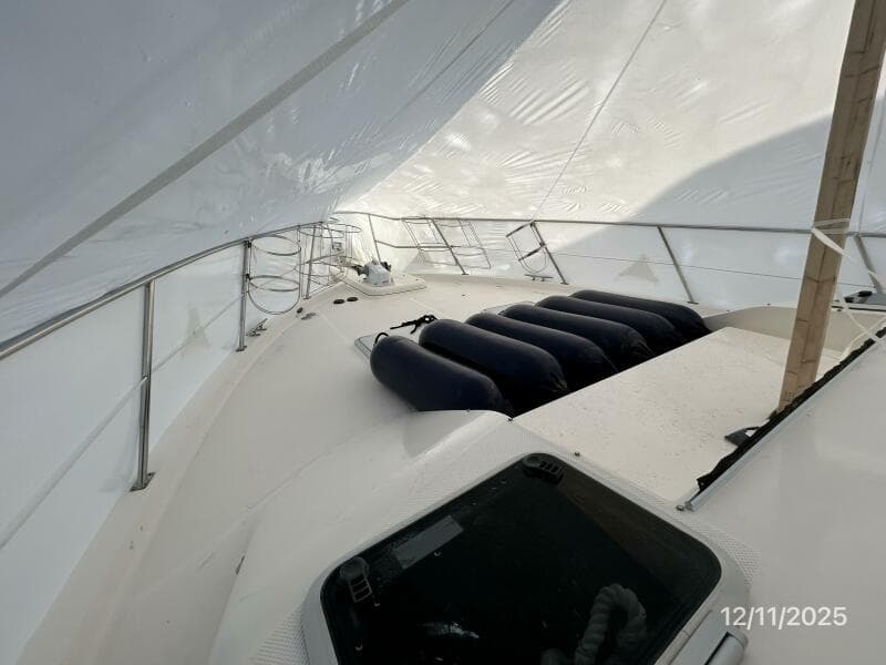 47' Bayliner foredeck2