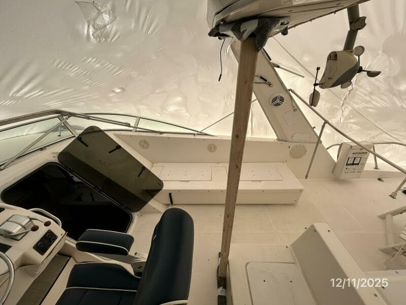 47' Bayliner flybridge starboard