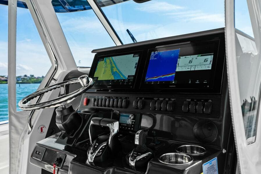 2024 Pursuit S 358 Sport - Helm