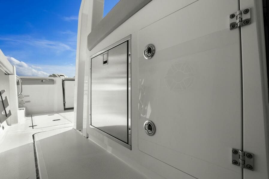 2024 Pursuit S 358 Sport - Fridge