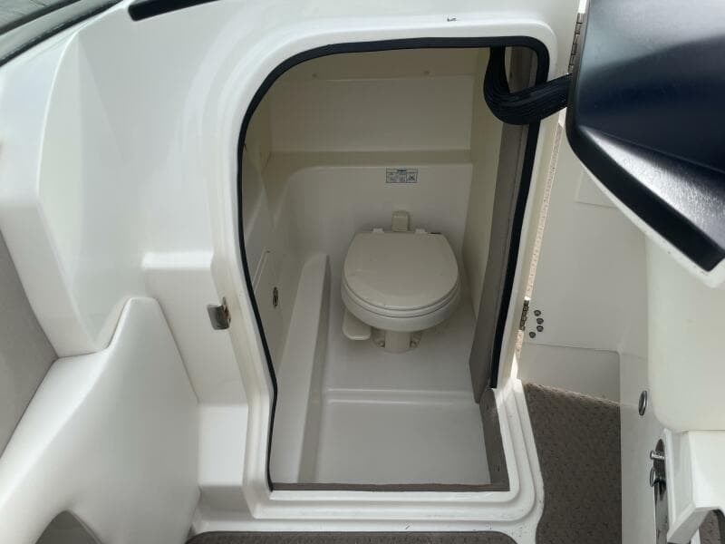 2008 Sea Ray 270 SLX