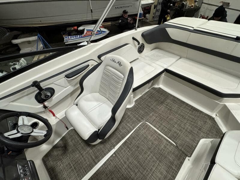 2016 Sea Ray 210SPX-OB