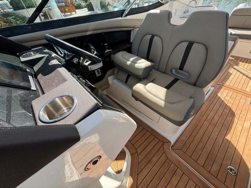 2016 Sea Ray 350 SLX