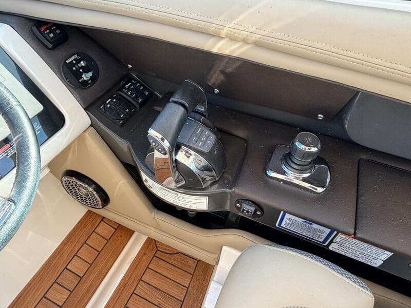 2016 Sea Ray 350 SLX