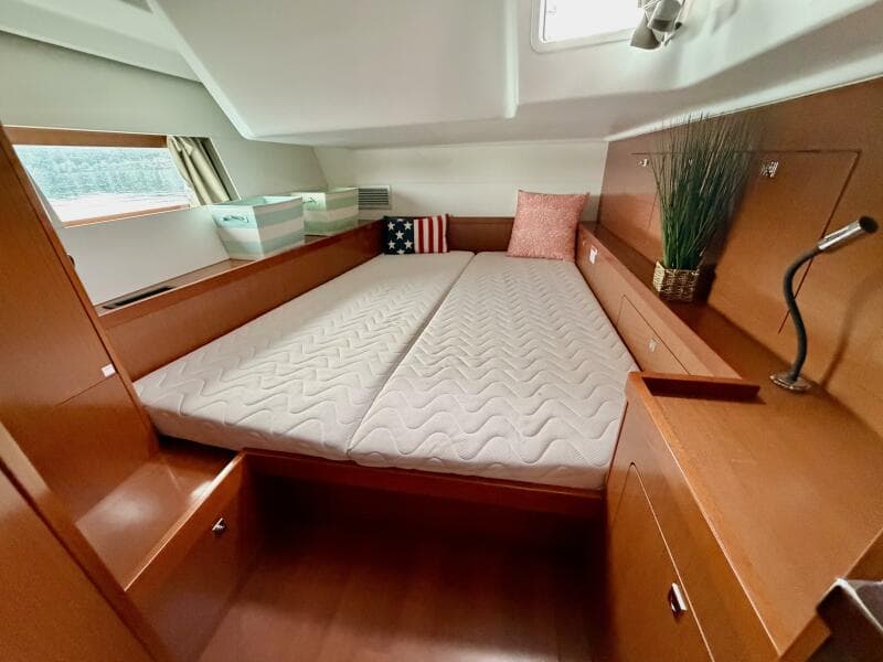 2014 Beneteau Oceanis 55