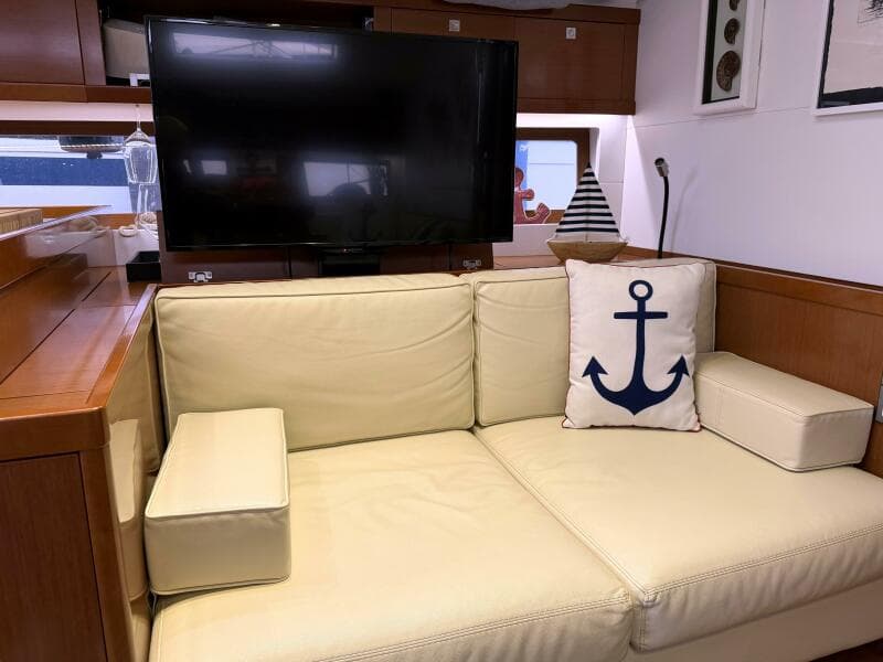 2014 Beneteau Oceanis 55