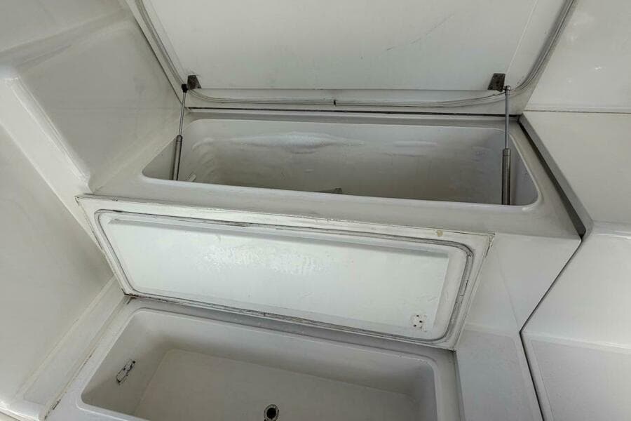 1999 Viking 58 Convertible