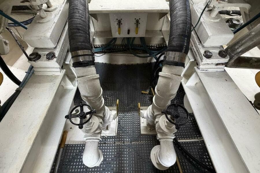 1999 Viking 58 Convertible