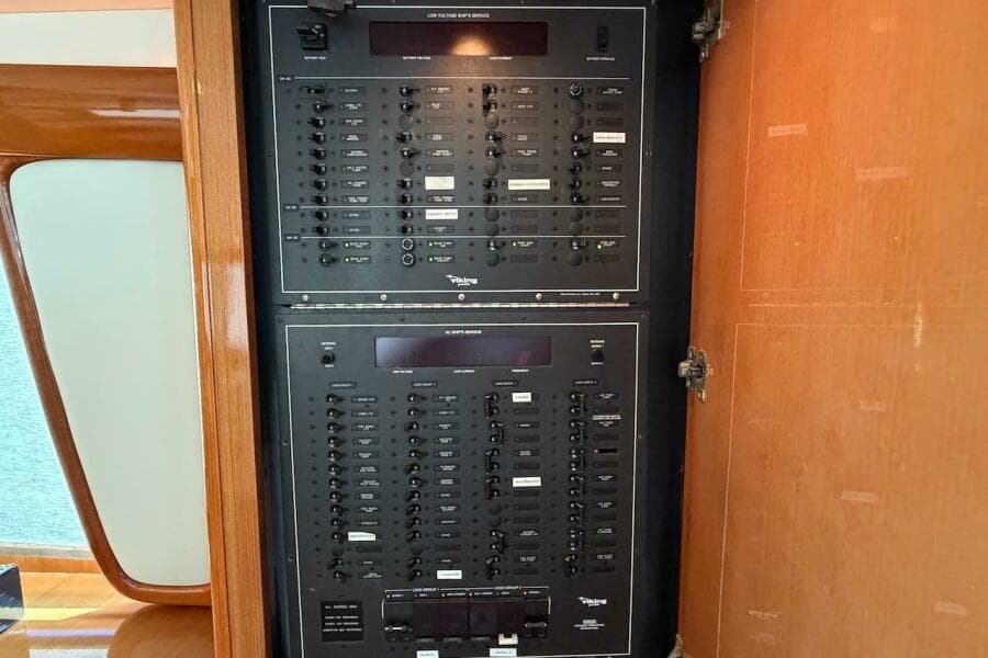 1999 Viking 58 Convertible