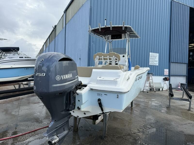 2019 Key West 239 CC Fwd Seating