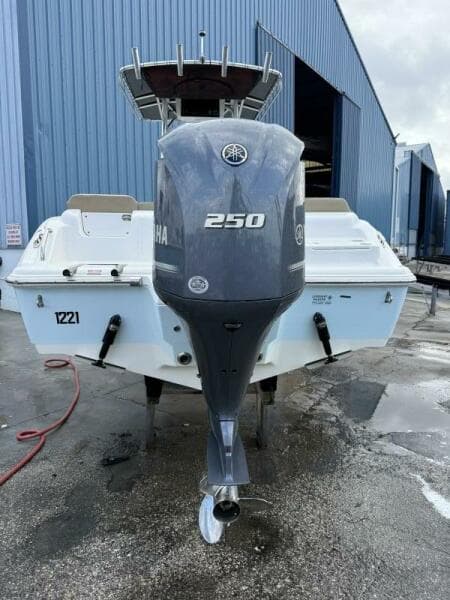 2019 Key West 239 CC Fwd Seating