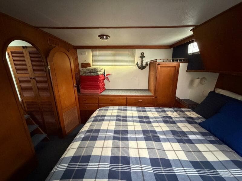 1984 Golden Star Trawler