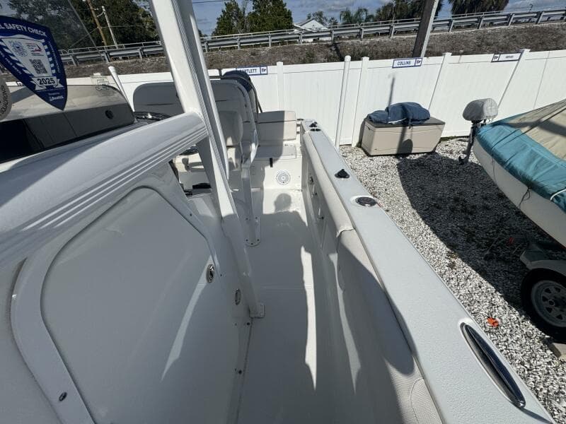 2021 Sea Hunt Ultra 219