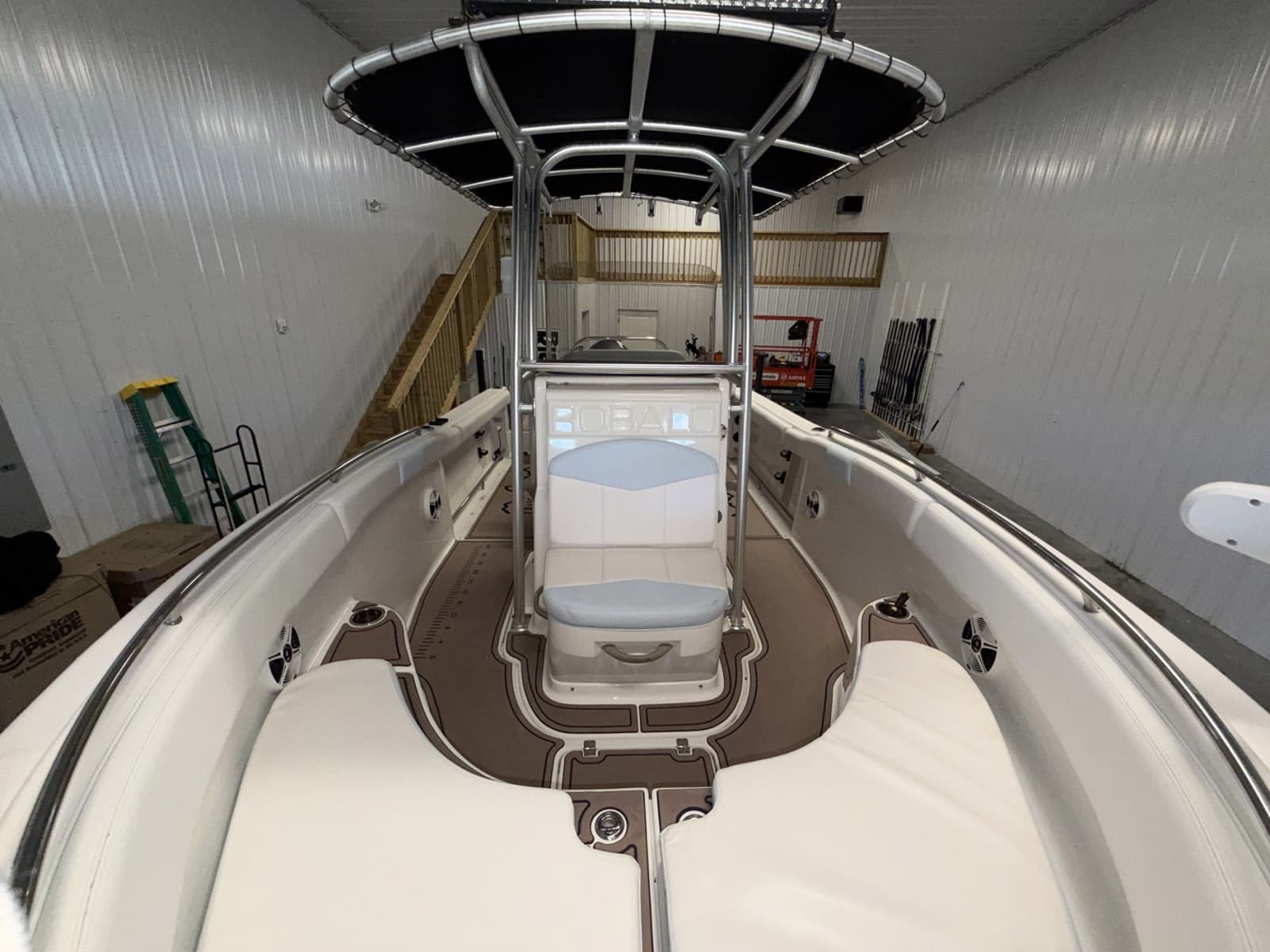 2015 Robalo R222 Center Console
