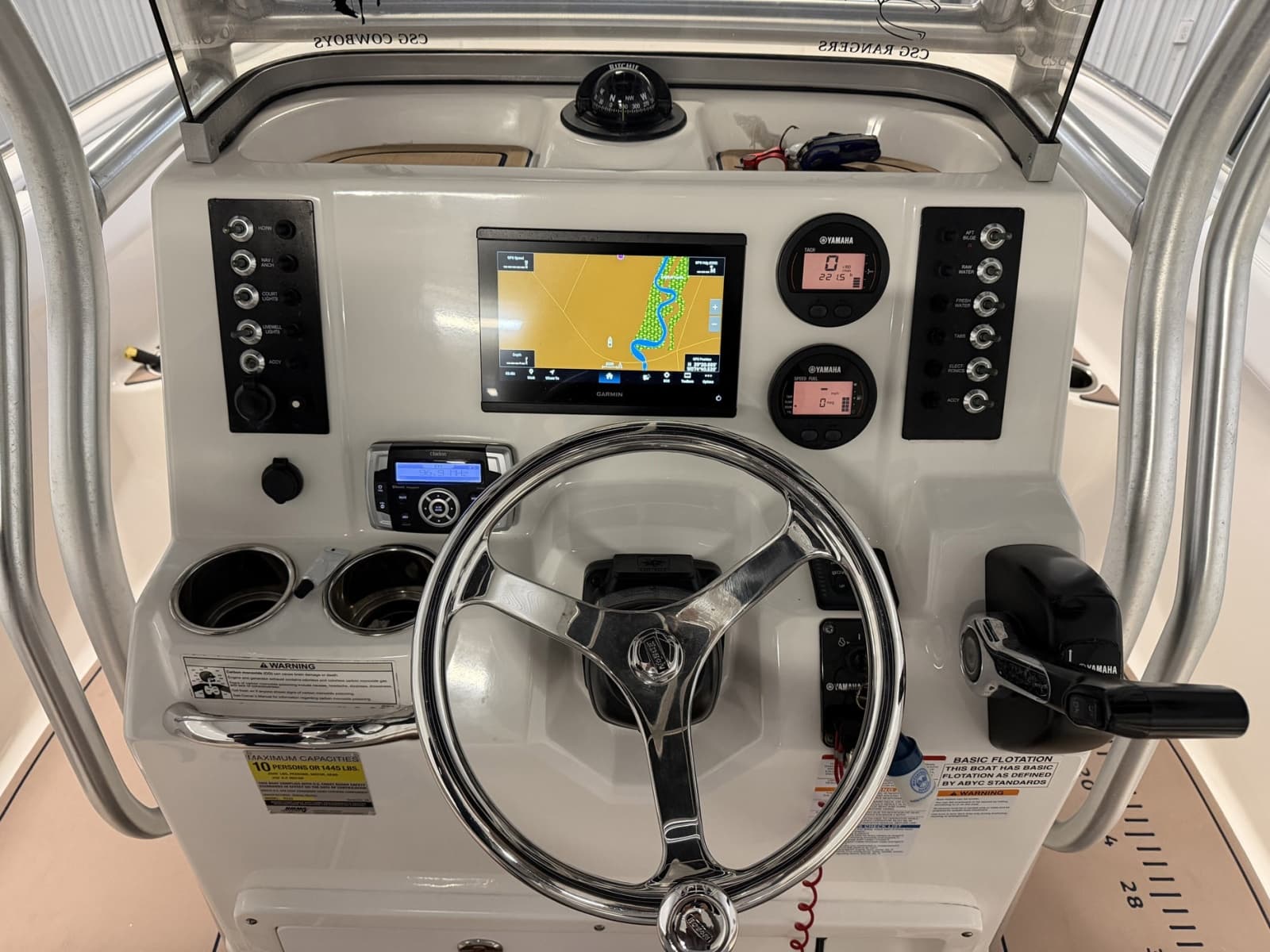 2015 Robalo R222 Center Console