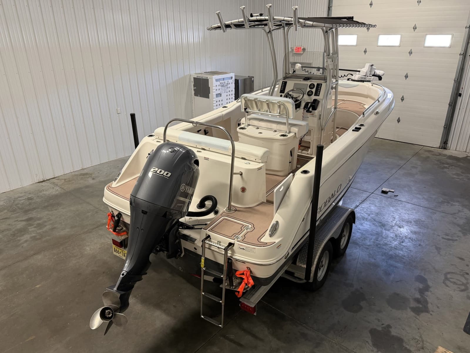 2015 Robalo R222 Center Console