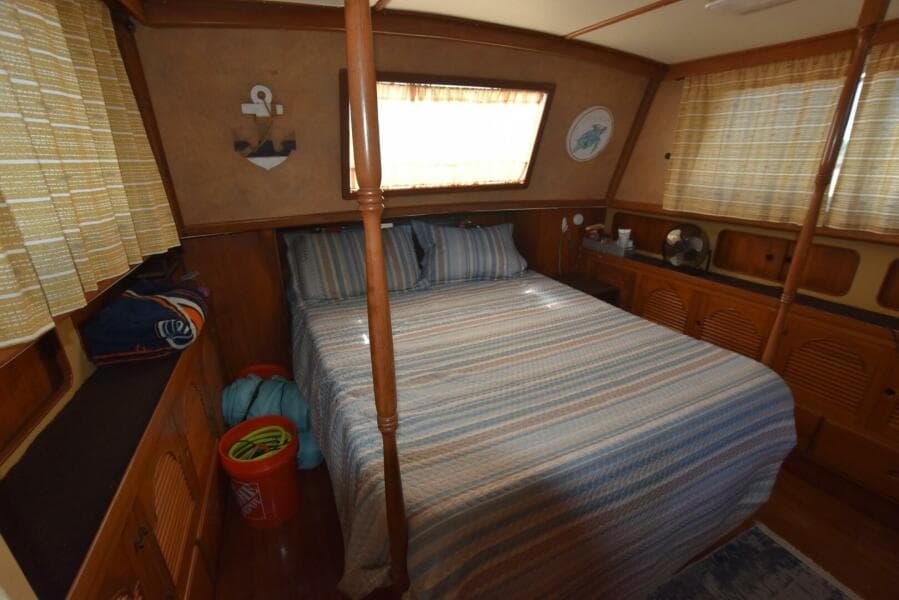 1985 Albin 43 Double Cabin