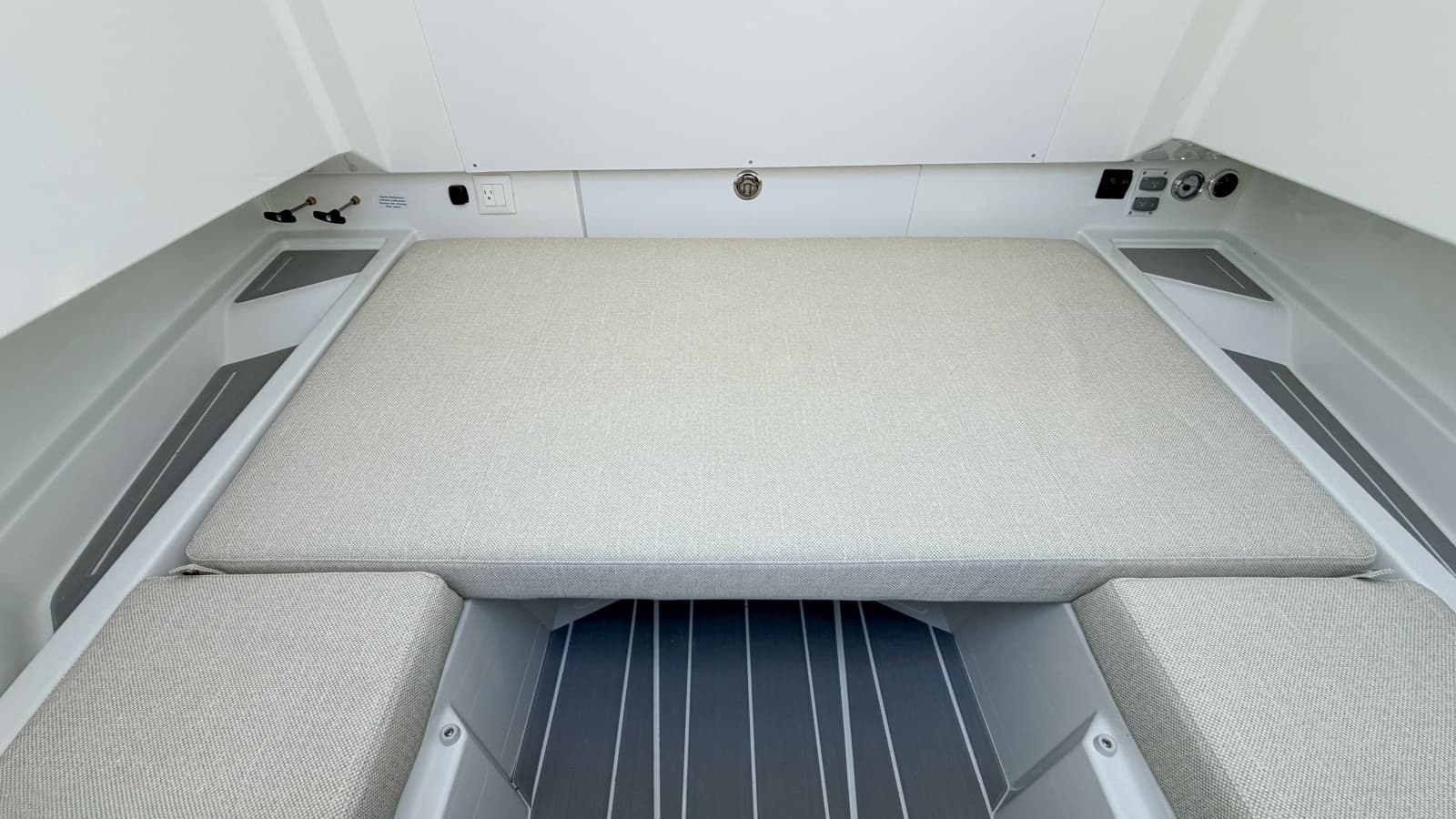 2027 Wellcraft 28 T-Top - Photo 18
