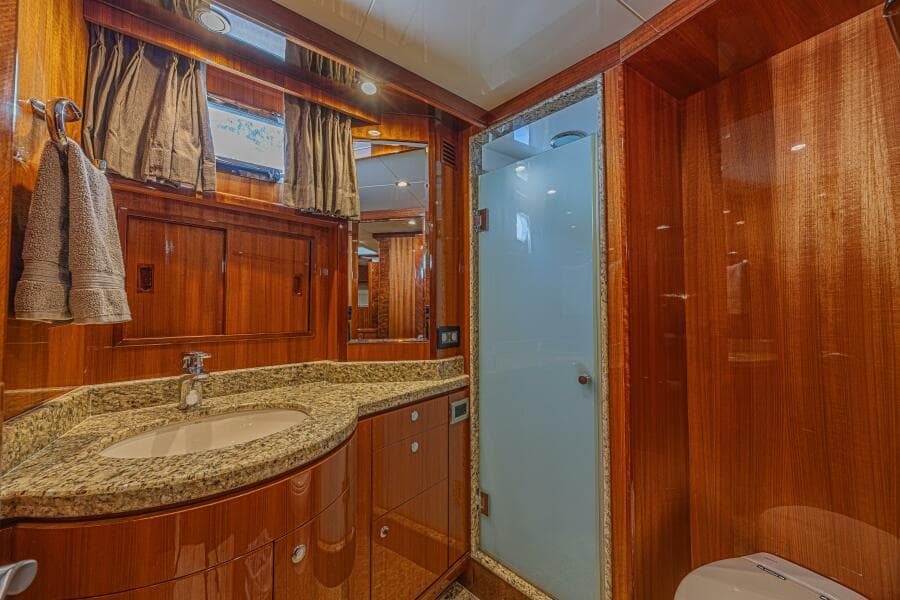 2010 Ocean Alexander 74 Motoryacht