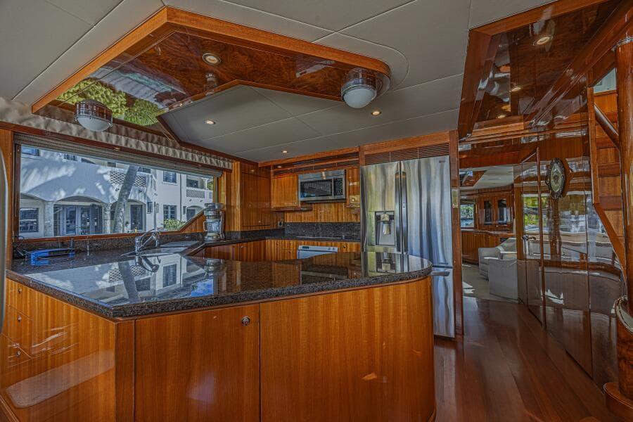 2010 Ocean Alexander 74 Motoryacht