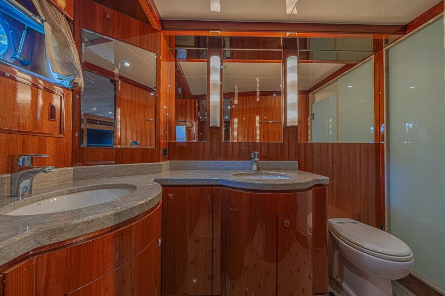 2010 Ocean Alexander 74 Motoryacht