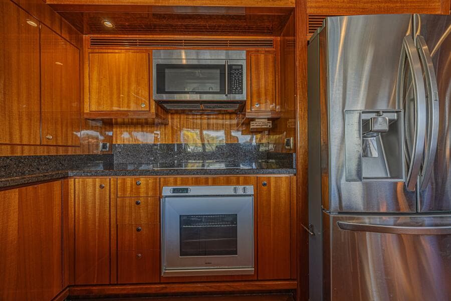 2010 Ocean Alexander 74 Motoryacht