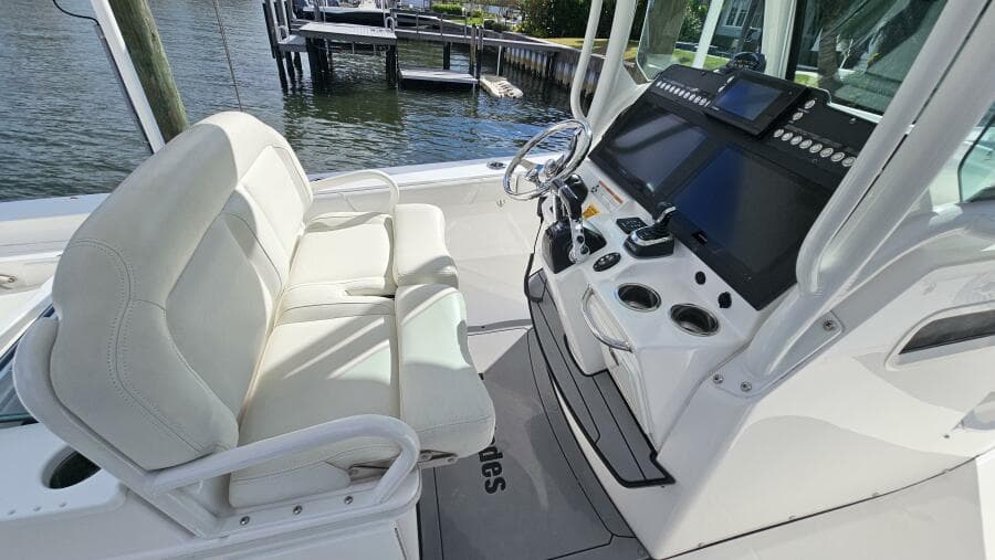 2021 Everglades 273CC