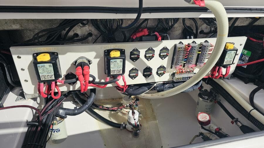 2021 Everglades 273CC