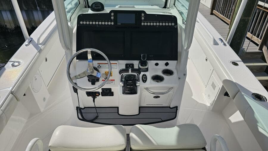 2021 Everglades 273CC