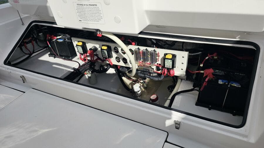 2021 Everglades 273CC