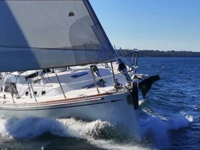 2011 Hylas 70