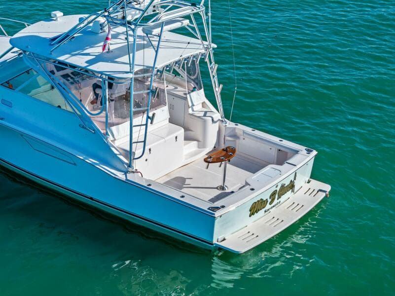 2005 40 Cabo Express - Miss B Halvin